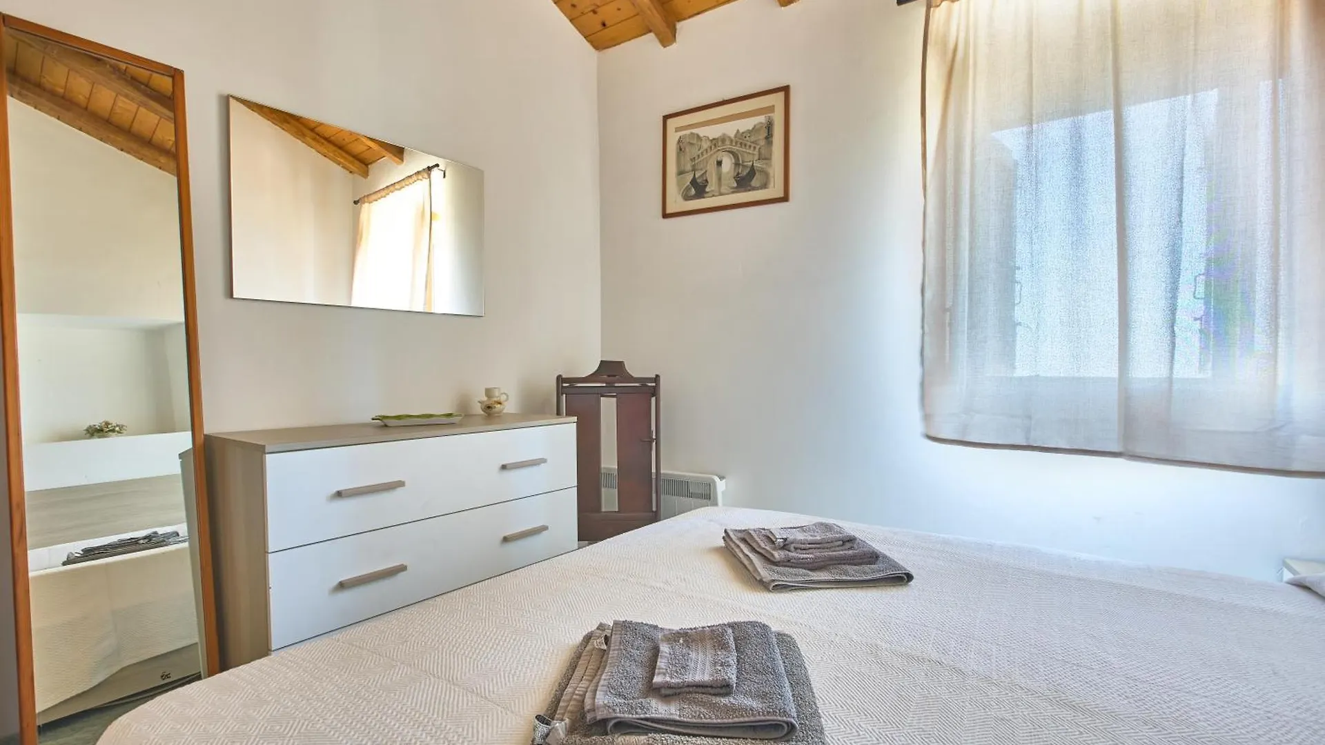 Apartment Rustico E Cottage Casale Gioiosa Marea Italy